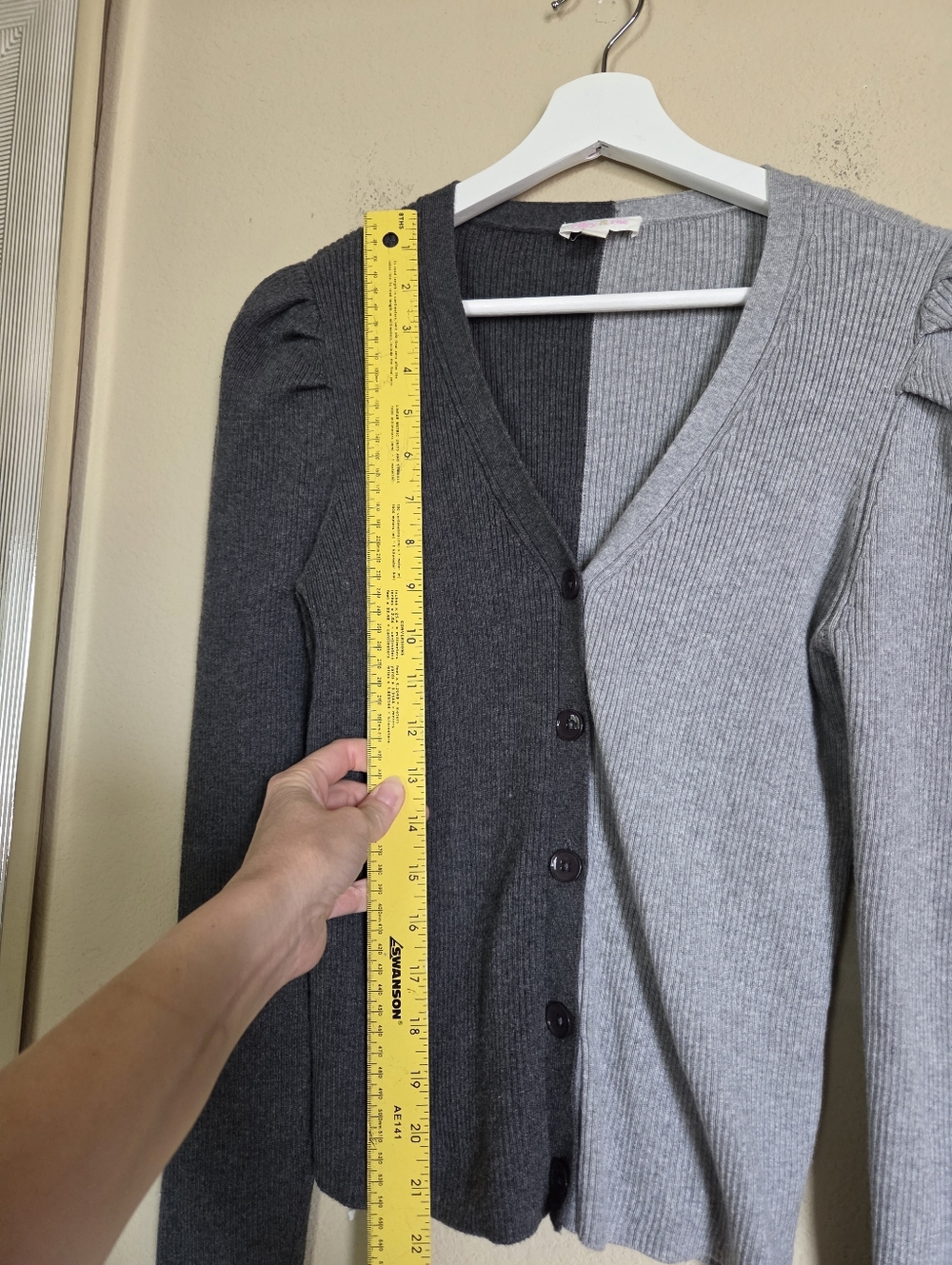 Riley & Rae Colorblock Gray Ribbed Puff Sleeve Button Front Cardigan - Picture 2 of 6